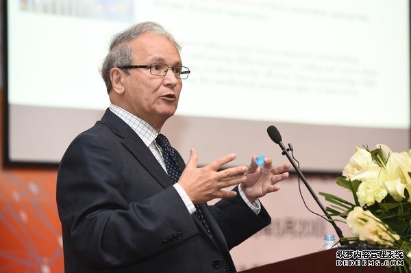 明尼苏达大学卡尔森管理学院教授Shaker A. Zahra发表演讲 明尼苏达大学卡尔森管理学院教授Shaker A. Zahra发表演讲