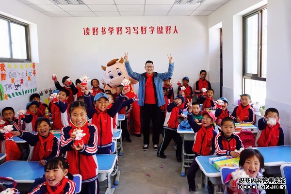 德力西电气人力资源副总裁张翼为孩子们带来一场生动有趣的阿德进校园讲堂 德力西电气人力资源副总裁张翼为孩子们带来一场生动有趣的阿德进校园讲堂