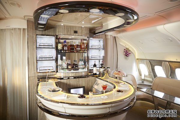 阿联酋航空为三舱乘客升级机上酒品