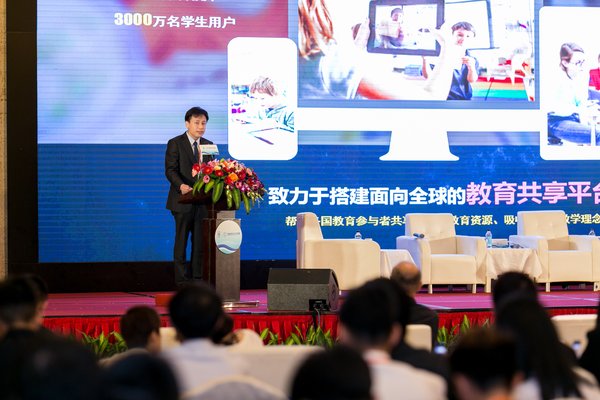 网龙CEO熊立博士在第十六届海峡青年论坛发表主旨演讲 网龙CEO熊立博士在第十六届海峡青年论坛发表主旨演讲