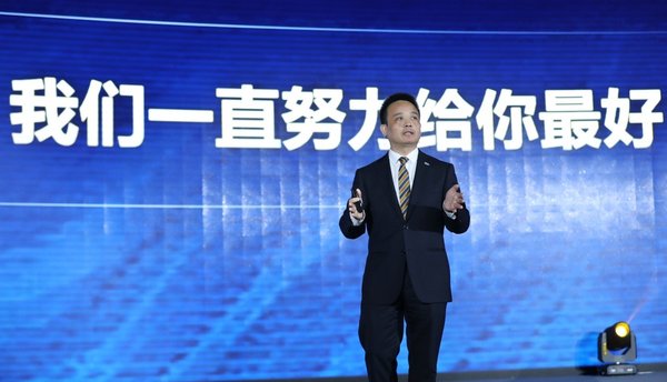 418发布会上,苏宁易购总裁侯恩龙宣布,为合作伙伴进行服务赋能 418发布会上,苏宁易购总裁侯恩龙宣布,为合作伙伴进行服务赋能