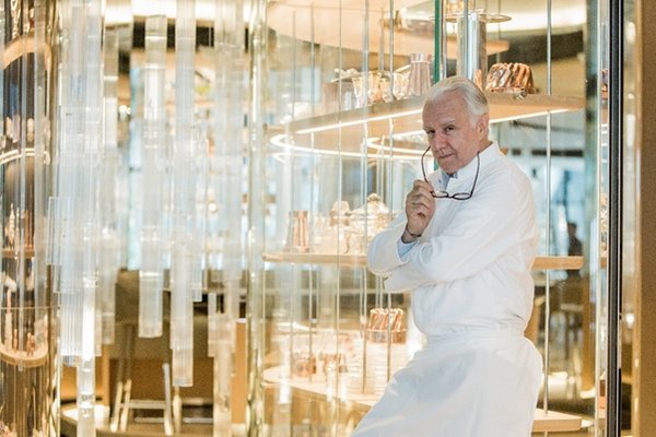 殿堂级名厨杜卡斯(Alain Ducasse)于澳门所设的首家顶级法式食府“杜卡斯餐厅” (Alain Ducasse at Morpheus)。 殿堂级名厨杜卡斯(Alain Ducasse)于澳门所设的首家顶级法式食府“杜卡斯餐厅” (Alain Ducasse at Morpheus)。