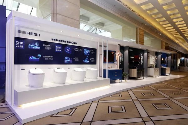 恒洁简奢、摩登浴室柜新品以及Q10智能一体机受到设计师喜爱