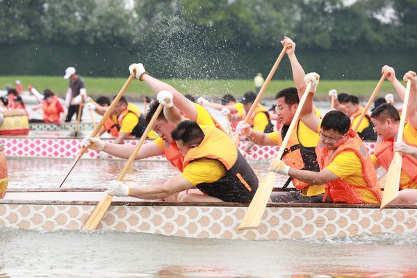 选手们你追我赶、永不服输、力争上游 选手们你追我赶、永不服输、力争上游