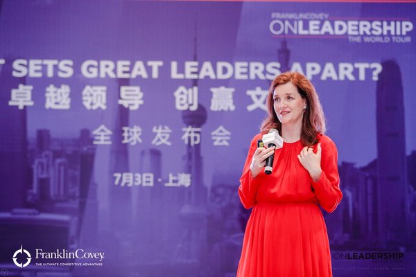 富兰克林柯维领导力解决方案全球副总裁 Catherine Nelson 分享了近期的研究成果,阐述了目前所急需的领导者人才类型及如何塑造卓越领导者的必备素质。 富兰克林柯维领导力解决方案全球副总裁 Catherine Nelson 分享了近期的研究成果,阐述了目前所急需的领导者人才类型及如何塑造卓越领导者的必备素质。