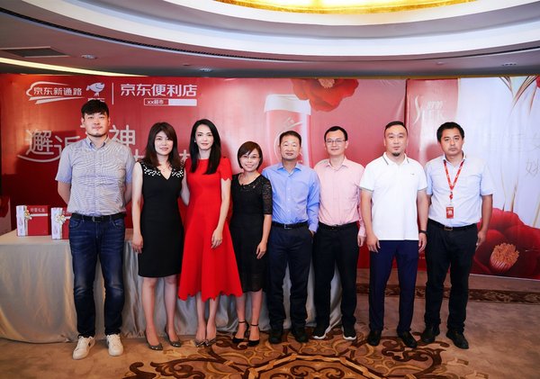 舒蕾品牌大使姚晨与京东新通路、拜尔斯道夫双方代表出席活动 舒蕾品牌大使姚晨与京东新通路、拜尔斯道夫双方代表出席活动