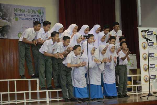 The Champion of the MPMA-DOW School Environmental Challenge 2018 Choral Speaking Competition from SMK Tun Mutahir, Batu Berendam, Melaka impressed the judges with a great performance on the theme 3Rs: Reduce, Reuse and Recycle.