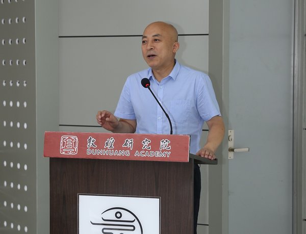 敦煌研究院院长王旭东博士乐见一众同学即将完成实习，勉励同学要把对敦煌热诚融入学习及生活之中。