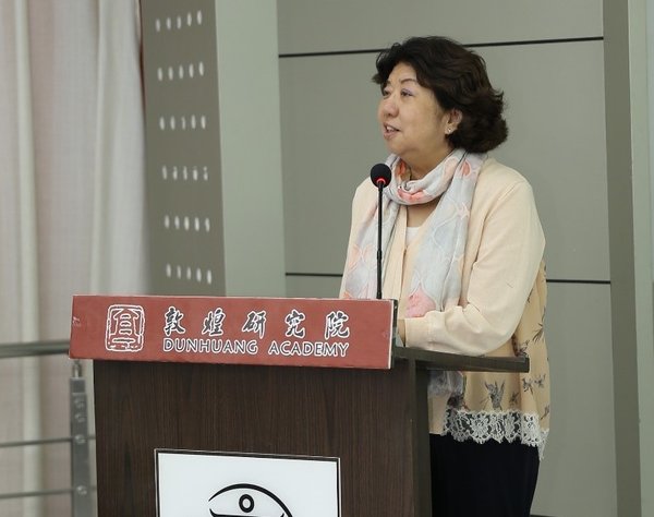 “香港青年敦煌实习计划”课程总监（义务）纪文凤小姐寄语实习学生要传承敦煌的精神。