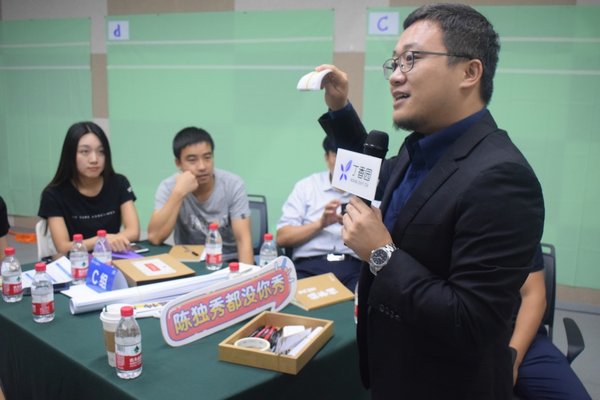 郑佳老师与学员亲切互动