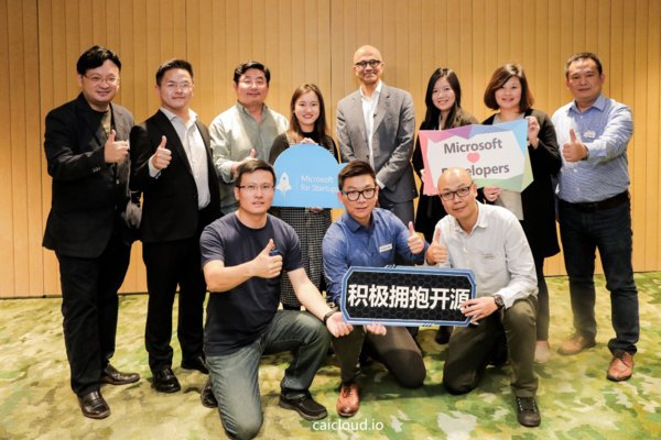 纳德拉中国会晤合照（第二排左五为微软 CEO 纳德拉，第一排左二为才云 CEO 张鑫）