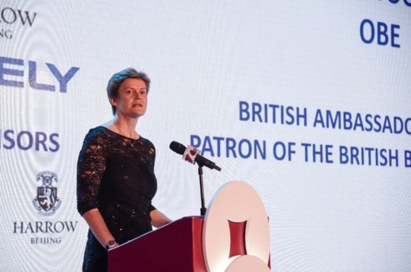 英国驻华大使 吴百纳女士