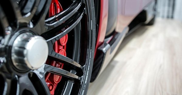 布雷博(Brembo)新款制动卡钳搭配帕加尼Huayra