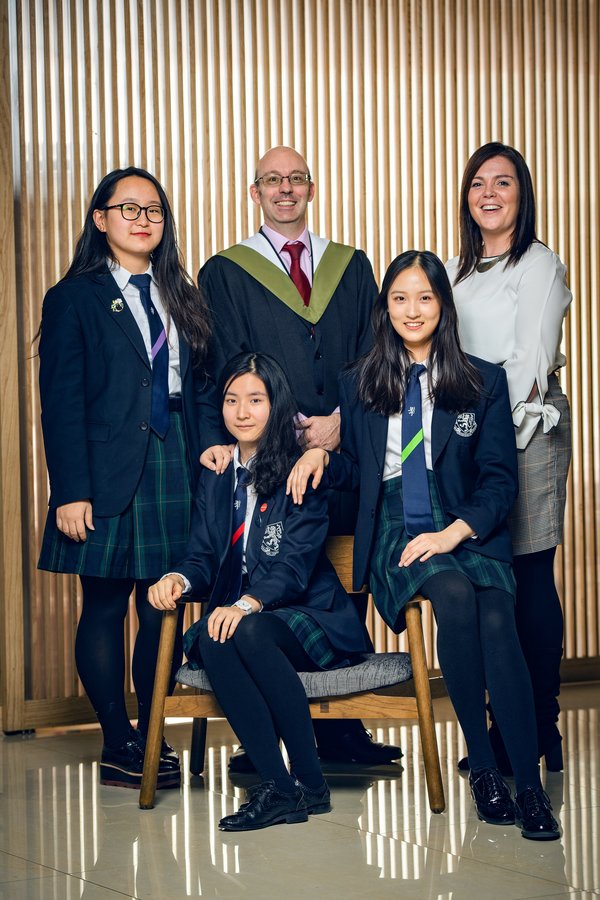 哈罗北京2018年 IGCSE 考试状元和她们的老师