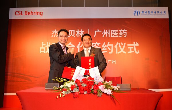 杰特贝林大中華區商业运营副總裁兼總經理陈浩昌(左) 与广州医药副總裁方达锋达成协议,更好地为中国患者提供高质量的产品和服务。 杰特贝林大中華區商业运营副總裁兼總經理陈浩昌(左) 与广州医药副總裁方达锋达成协议,更好地为中国患者提供高质量的产品和服务。