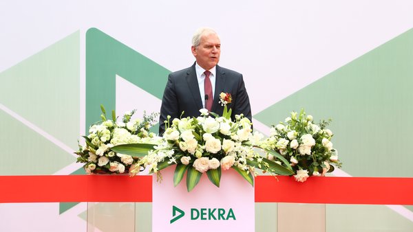 DEKRA德凯董事会成员Clemens Klinke先生致开幕词