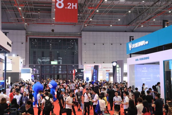 2018展会现场，品牌汇聚，人潮攒动