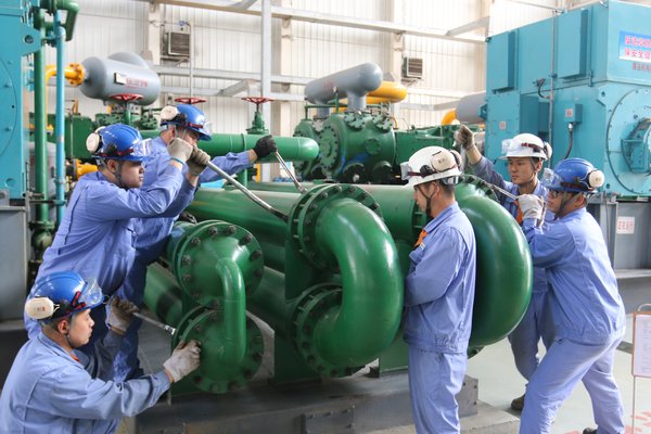新奥股份沁水新奥设备维修班组进行设备检修
