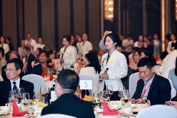 成都万达瑞华酒店成功接待成都熊猫亚洲美食节活动