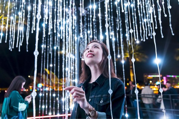 2019缤纷悉尼灯光音乐节在岩石区展示的Let It Snow作品，图片来源：新南威尔士州旅游局(Destination NSW)