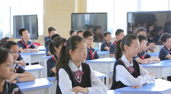 熏陶学生的审美情趣、礼仪素养、价值观念
