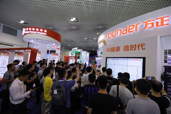 CHIMA 2019 北大医信为观展嘉宾讲解IIH