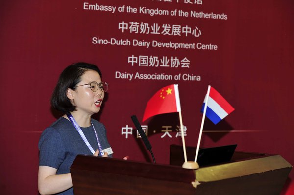 菲仕兰犊牛培育专家胡小丽做主题报告