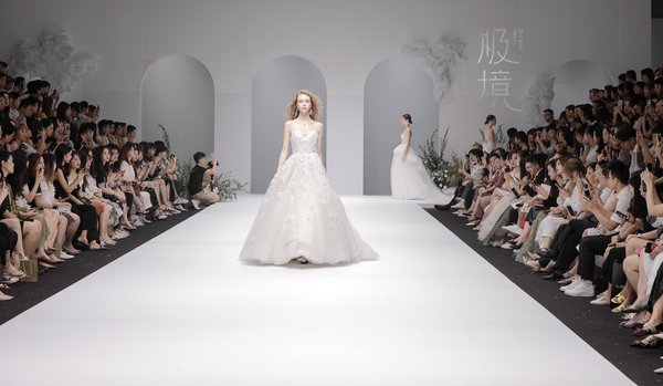 国际一线品牌婚纱展示