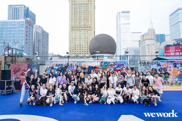 成都WeWork总府路社区露台打造街头涂鸦艺术