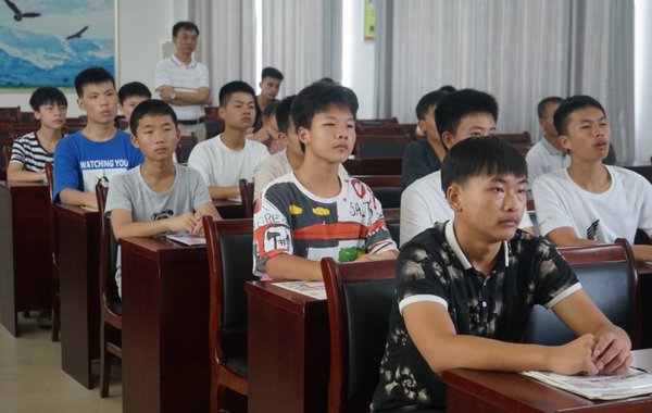 7月17日，2019李锦记希望厨师面试在江西启动，申请人认真观看项目宣传