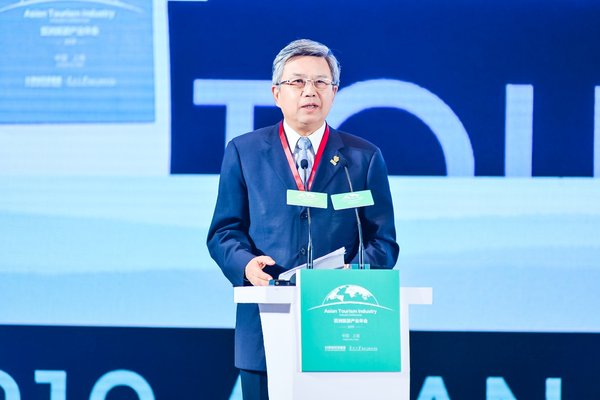 现代旅游业发展协同创新中心理事长、世界工程组织联合会(WFEO)当选主席、中国新一代人工智能发展战略研究院执行院长、南开大学学术委员会主任龚克