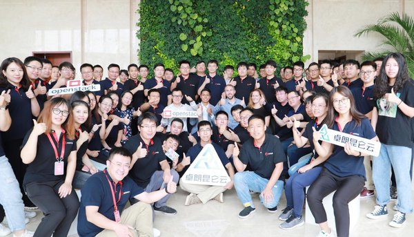 OpenStack基金会一行与卓朗科技昆仑云团队合影留念