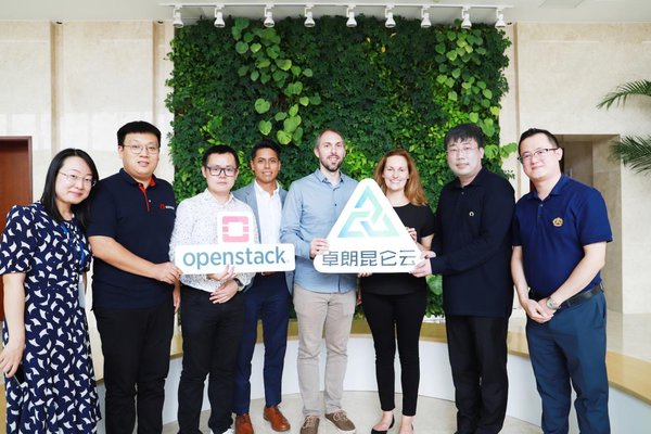 OpenStack基金会一行与卓朗科技昆仑云团队合影留念