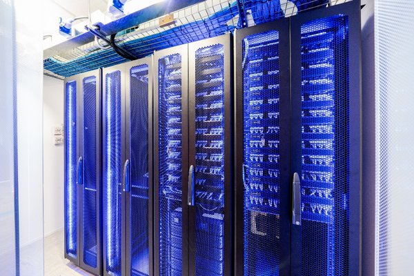 图 – 寰图办公空间-香港海港城升级服务器,全力支持会员企业对硬件的要求 图 – 寰图办公空间-香港海港城升级服务器,全力支持会员企业对硬件的要求