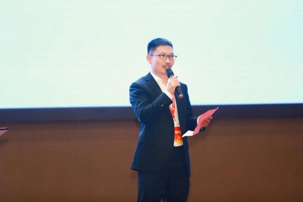 卓创资讯总裁蔡俊发表签约致辞 卓创资讯总裁蔡俊发表签约致辞