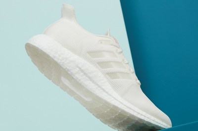 阿迪达斯发布可循环跑鞋第三代产品ULTRABOOST DNA LOOP