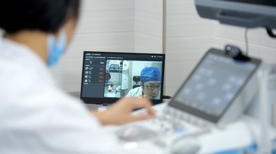 基层医师通过5G超声解决方案与专家连线