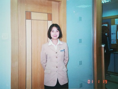 刚加入华尔街英语Sophie工装照