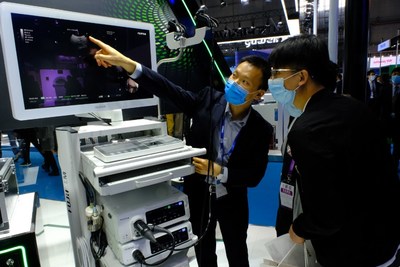 2020 CMEF医疗展现场，富士胶片展出支气管镜，可用于新冠等呼吸道传染病诊疗