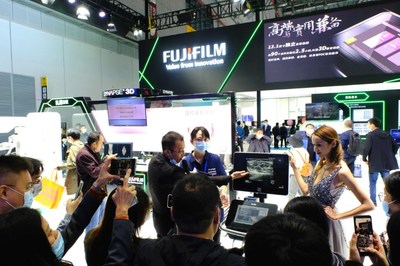 2020 CMEF医疗展现场，富士胶片全新版X-Porte彩色超声诊断系统发布会吸引众多观众