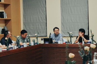 汤继强教授分享《疫情后国家政策与企业发展机遇解析》