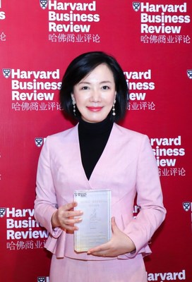 骊住水科技集团大中华区首席执行官陶江领取拉姆-查兰管理实践奖