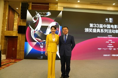 盈趣科技轮值CEO杨明与厦门广电集团首席主持人陈玲合影