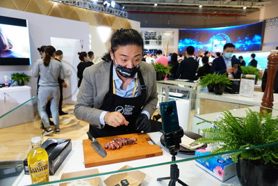 利宝特与光明国贸签约5000万进口牛肉联合品牌（光明-集成优选&times;Newdodo）进博会直播间首发