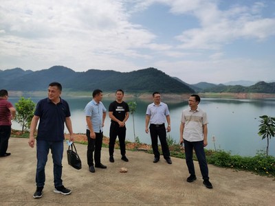 导师团队在项目点调研