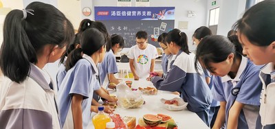 汤臣倍健营养支教