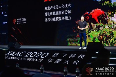 极飞科技联合创始人龚槚钦开场发表主旨演讲
