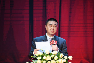 成都百杨实业总经理官维发表致辞
