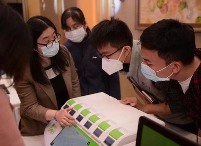 参会嘉宾参与操作工作坊