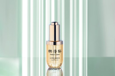 对品质的不懈追求，让发光宝瓶呈现愉悦修护体验